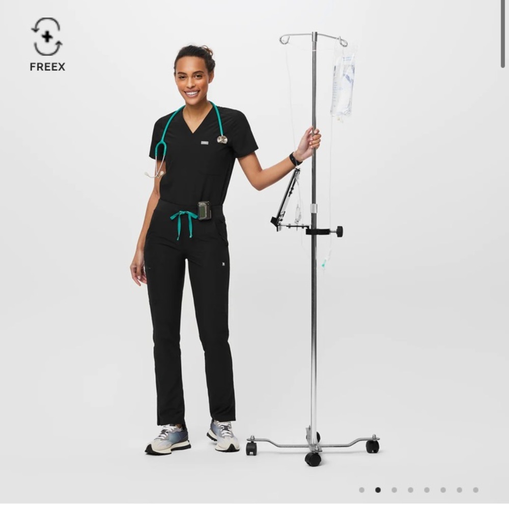 Woman’s Black FREEx Lined Yola Petite Skinny Scrub Pants 2.0 - XS/P